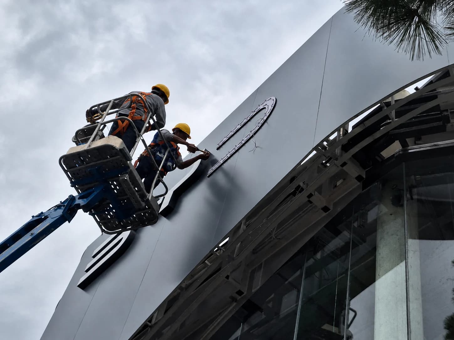 Instalación especializada en fachada