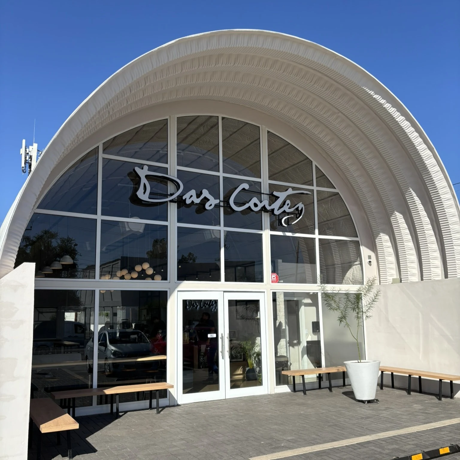 Fachada comercial de Das Cortez